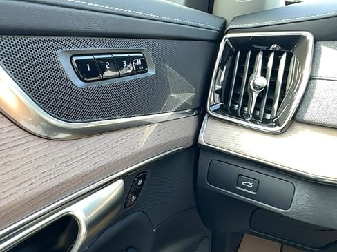 Used 2026 Volvo XC90 B5 Core w/ Protection Package Premier AWD/4WD image 19