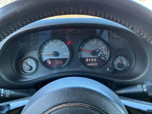 Used 2017 Jeep Wrangler Unlimited Sahara image 16