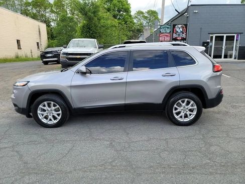 Used 2016 Jeep Cherokee Latitude w/ Cold Weather Group AWD/4WD image 8
