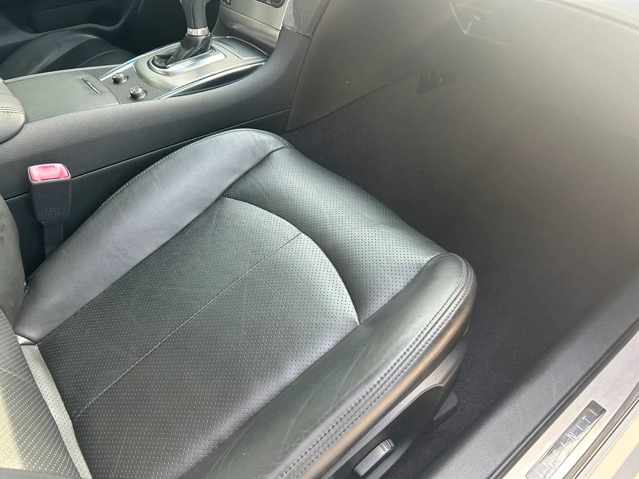 Used 2011 INFINITI G37 Journey w/ Premium Pkg RWD image 14
