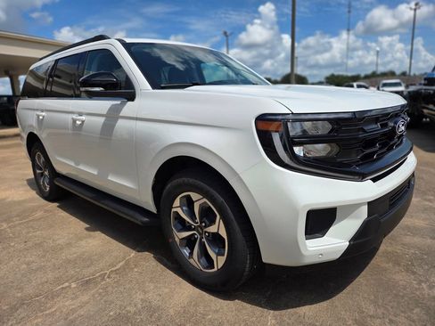 New 2027 Ford Expedition Active RWD image 3