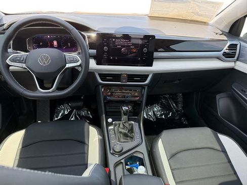 New 2025 Volkswagen Taos SEL image 10