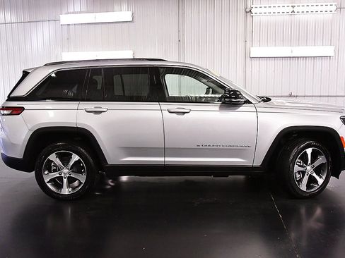 Used 2023 Jeep Grand Cherokee 4WD 4xe w/ Luxury Tech Group II image 8