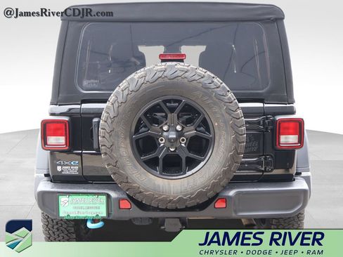 Used 2024 Jeep Wrangler Unlimited AWD/4WD image 4