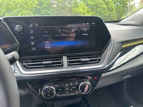 Used 2025 Chevrolet Trax ACTIV w/ Sunroof Package FWD image 11
