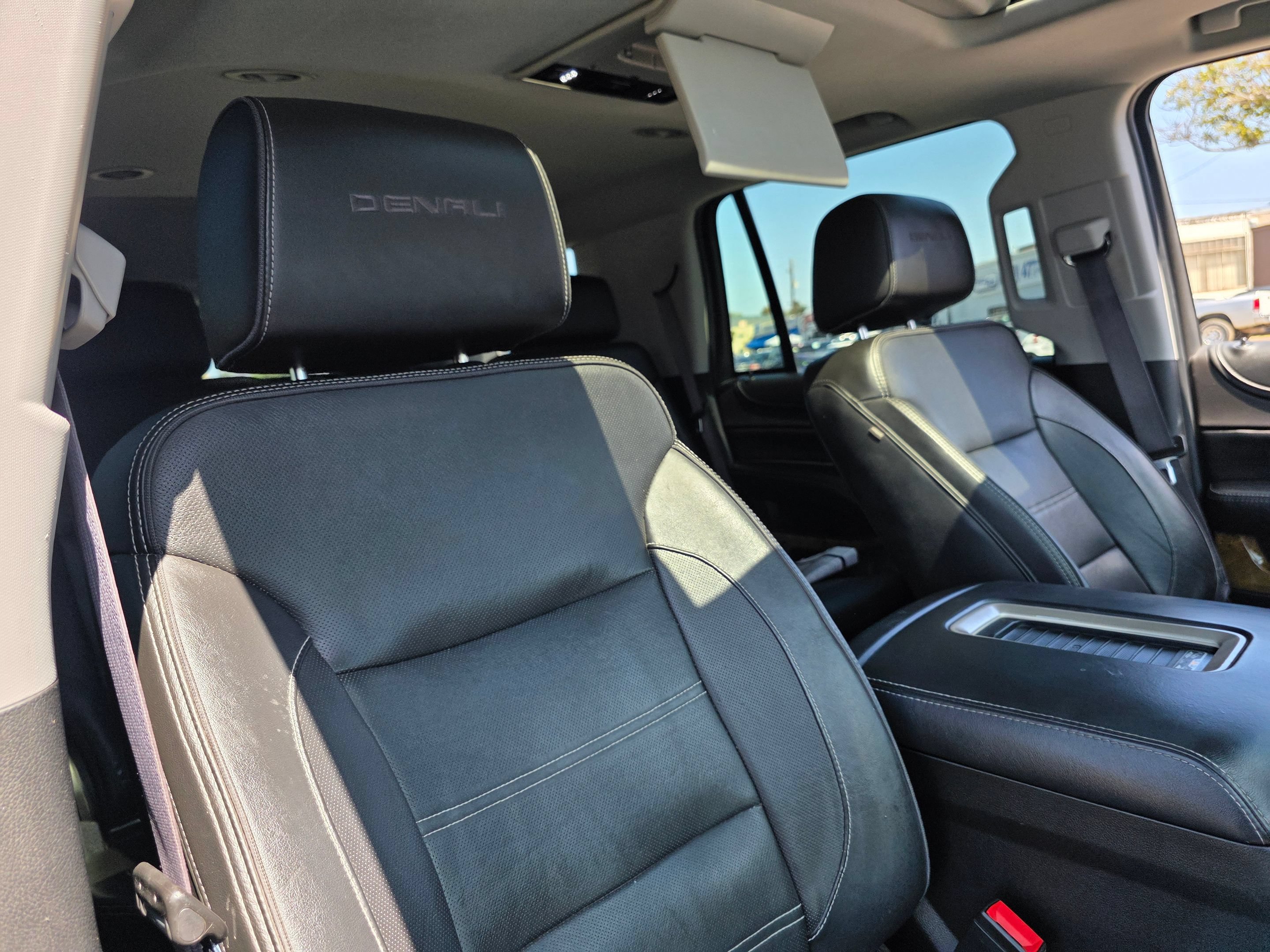 Used 2017 GMC Yukon Denali AWD/4WD image 12