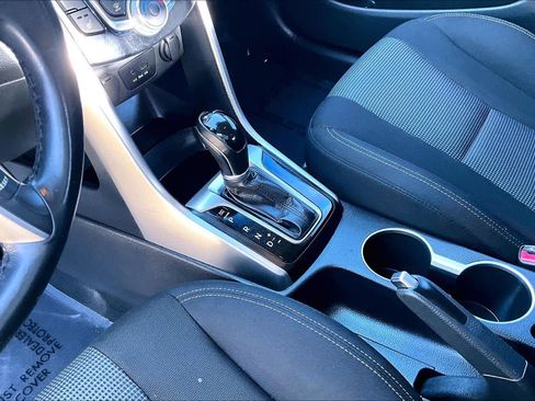 Used 2013 Hyundai Elantra GT w/ Touch & Go Pkg image 16