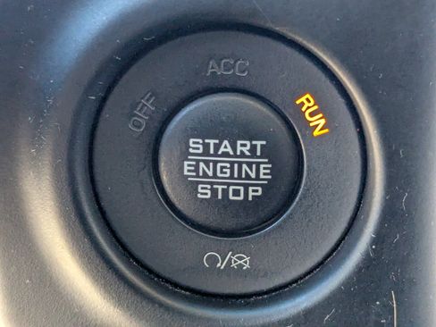 Used 2021 Jeep Gladiator Sport image 30