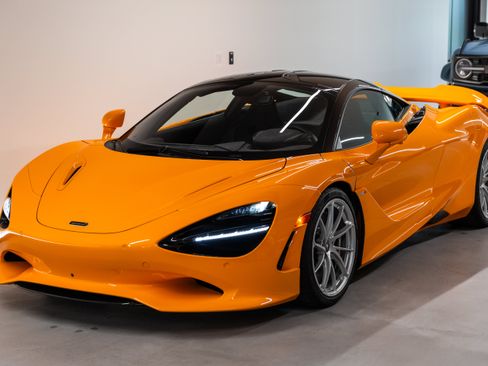 Used 2025 McLaren 750S RWD image 9