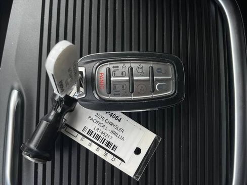 Certified 2024 Chrysler Pacifica Limited w/ Trailer Tow Group AWD/4WD image 36