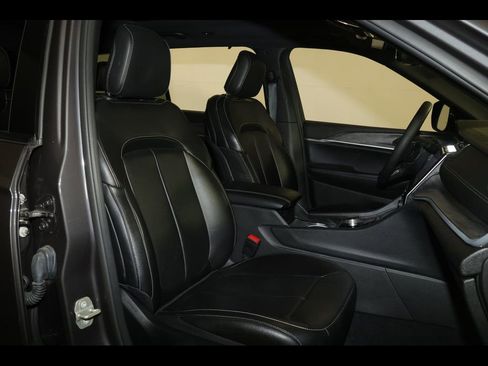 Used 2024 Jeep Grand Cherokee L Limited w/ Luxury Tech Group II image 34