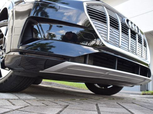 Used 2022 Audi e-tron Premium image 15