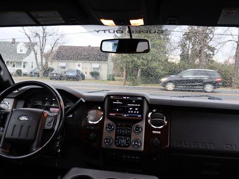 Used 2013 Ford F250 Lariat w/ Chrome Pkg image 16