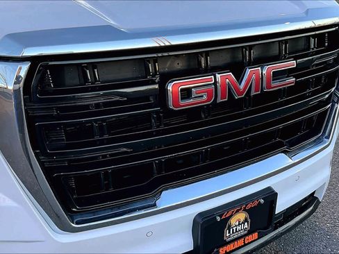 Used 2023 GMC Yukon SLE image 40