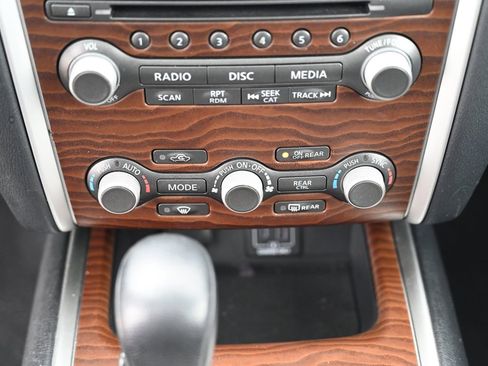 Used 2020 Nissan Pathfinder Platinum image 32