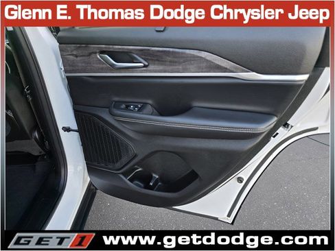 Certified 2023 Jeep Grand Cherokee Limited w/ Luxury Tech Group II image 31