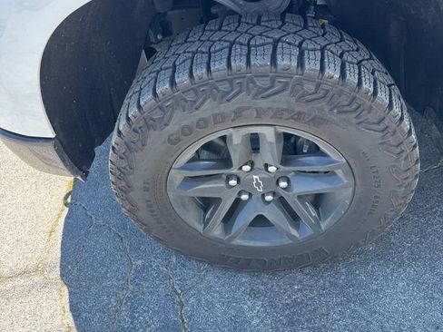 Used 2026 Chevrolet Silverado 1500 Custom Trail Boss w/ Dark Appearance Package image 2