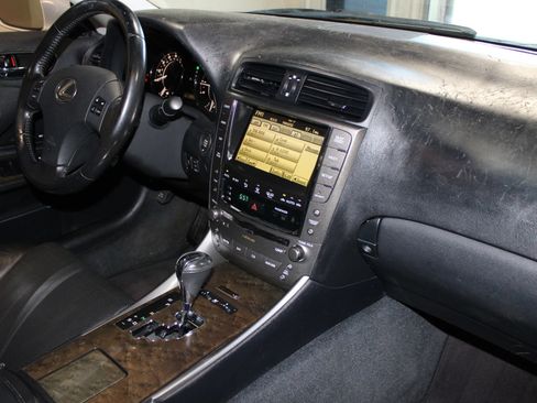 Used 2010 Lexus IS 350C w/ Luxury Pkg RWD image 29