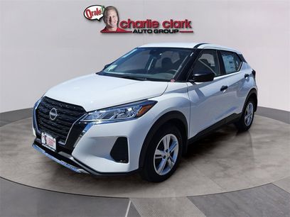 New 2025 Nissan Kicks Play S