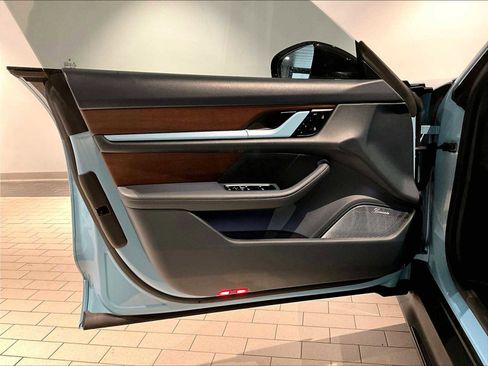 Used 2020 Porsche Taycan Turbo S image 26