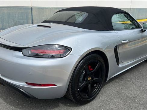 Used 2018 Porsche 718 Boxster RWD image 21