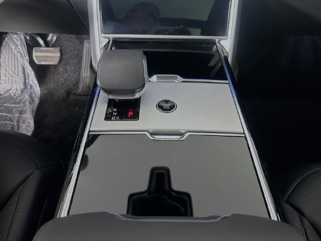 New 2026 Land Rover Range Rover Long Wheelbase SE AWD/4WD image 18