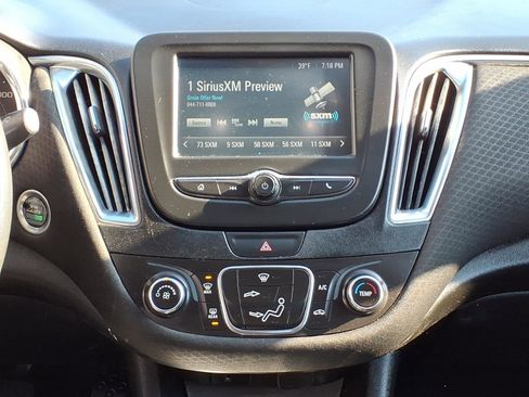 Used 2017 Chevrolet Malibu LT image 10