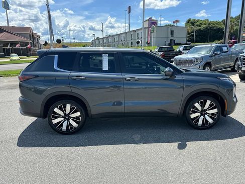 Used 2025 Mitsubishi Outlander SE FWD image 8