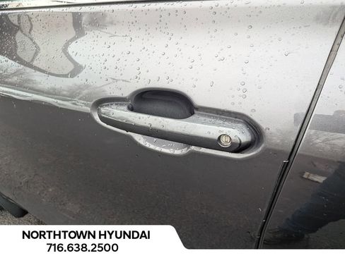 Used 2022 Toyota Highlander XLE image 44