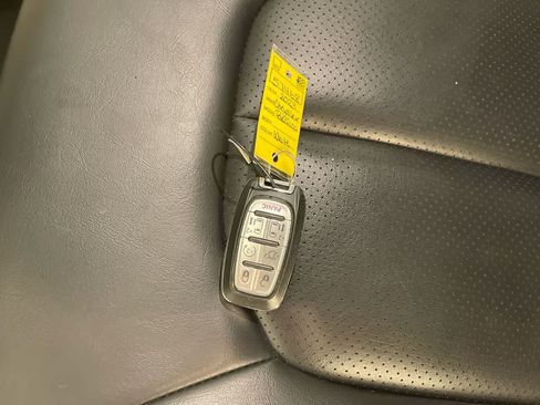 Used 2023 Chrysler Pacifica Touring-L FWD image 26