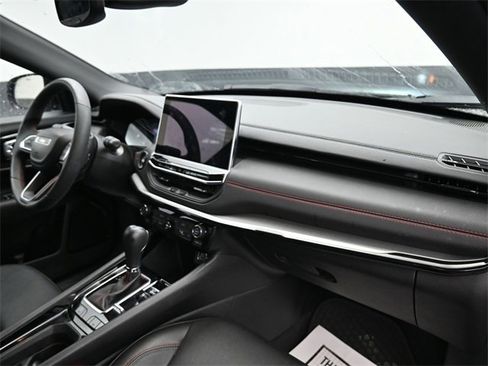 Used 2024 Jeep Compass Trailhawk image 7