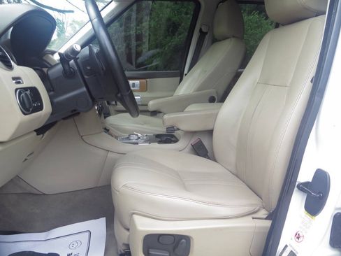Used 2016 Land Rover LR4 HSE Silver Edition AWD/4WD image 20