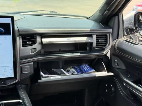 Used 2023 Ford Expedition Platinum AWD/4WD image 37