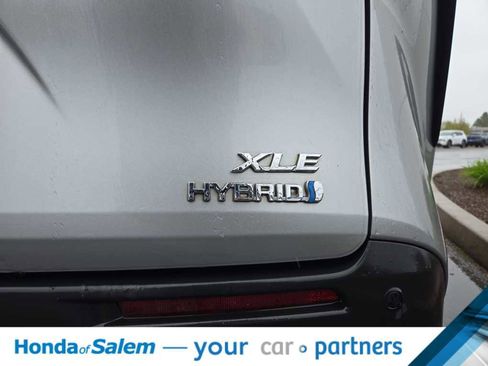 Used 2021 Toyota Sienna XLE w/ XLE Plus Package image 9