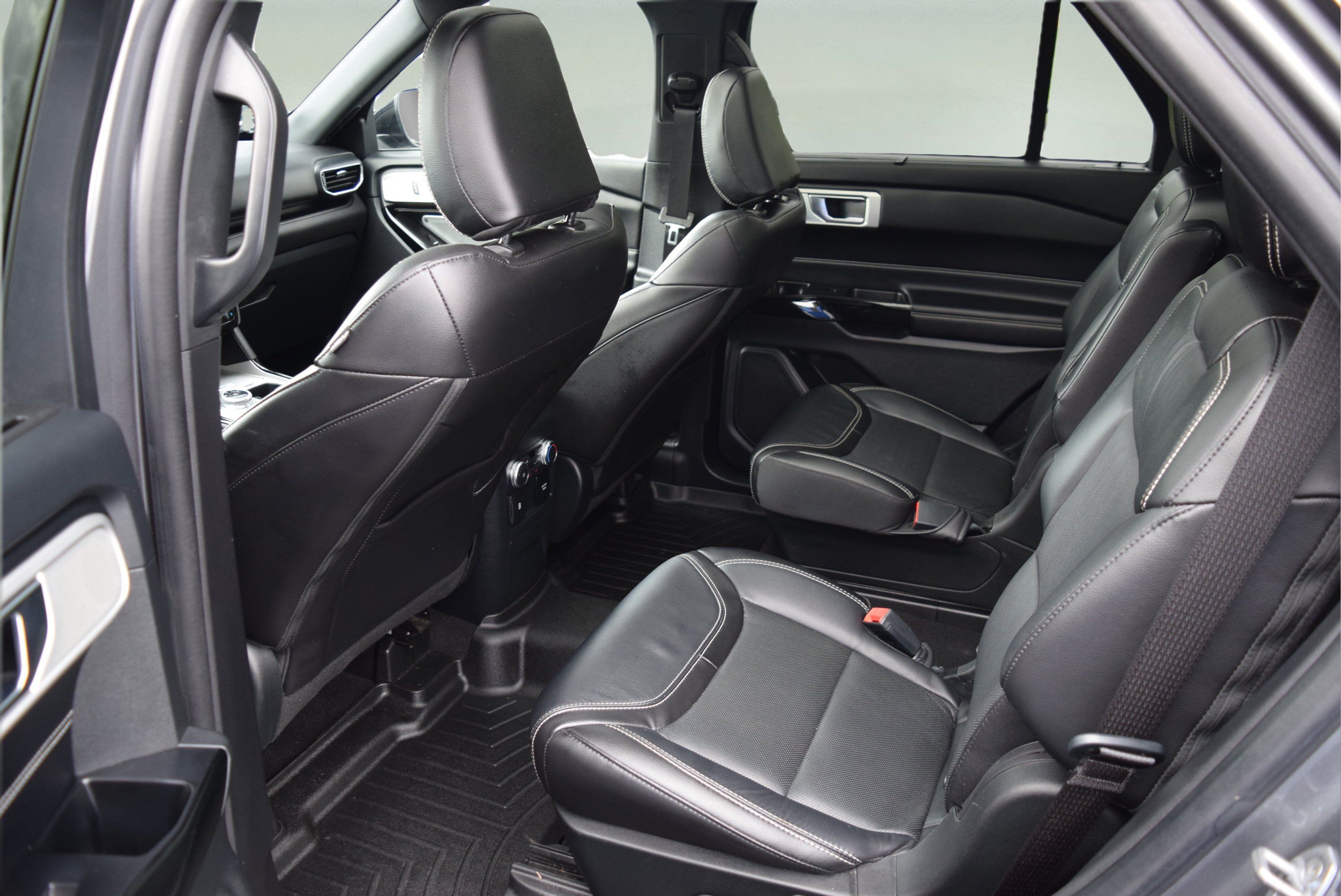 Used 2022 Ford Explorer ST w/ ST Street Pack AWD/4WD image 8