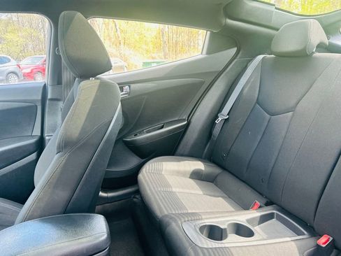 Used 2017 Hyundai Veloster FWD image 22