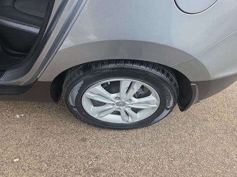 Used 2010 Hyundai Tucson GLS image 7