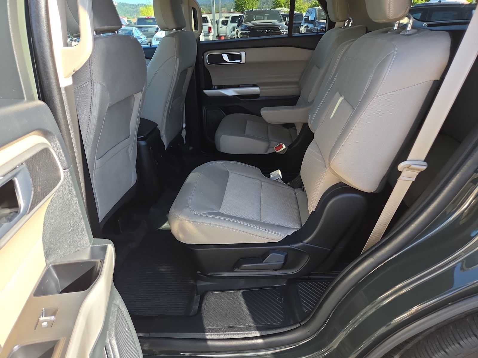 Used 2023 Ford Explorer XLT AWD/4WD image 21