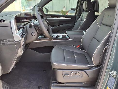 New 2026 Cadillac Escalade Luxury w/ LPO, Radiant Package AWD/4WD image 14