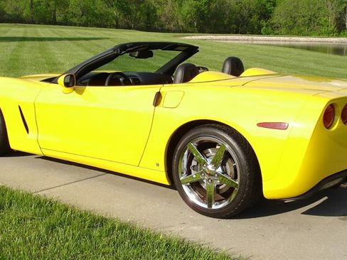 Used 2007 Chevrolet Corvette Convertible w/ Preferred Equipment Group RWD image 4