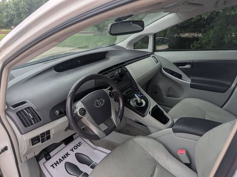 Used 2010 Toyota Prius Five FWD image 3