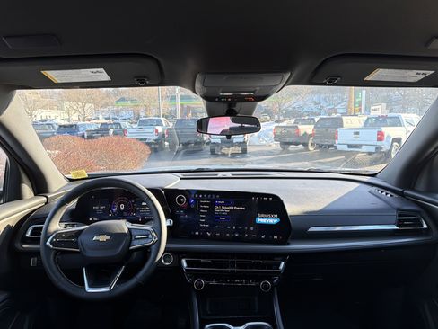 Certified 2025 Chevrolet Traverse LT w/ Driver Confidence Package image 13