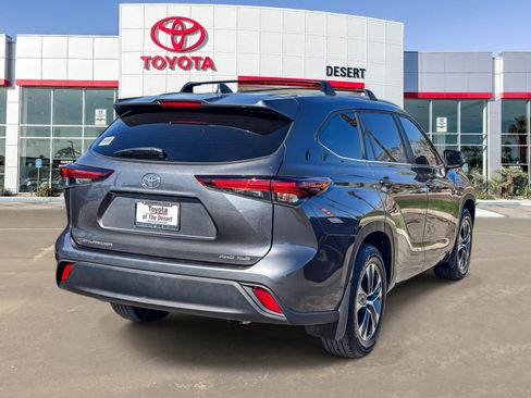 Certified 2024 Toyota Highlander XLE AWD/4WD image 7