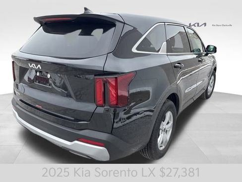 Certified 2025 Kia Sorento LX image 8