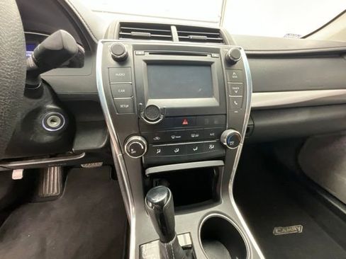 Used 2015 Toyota Camry SE FWD image 7