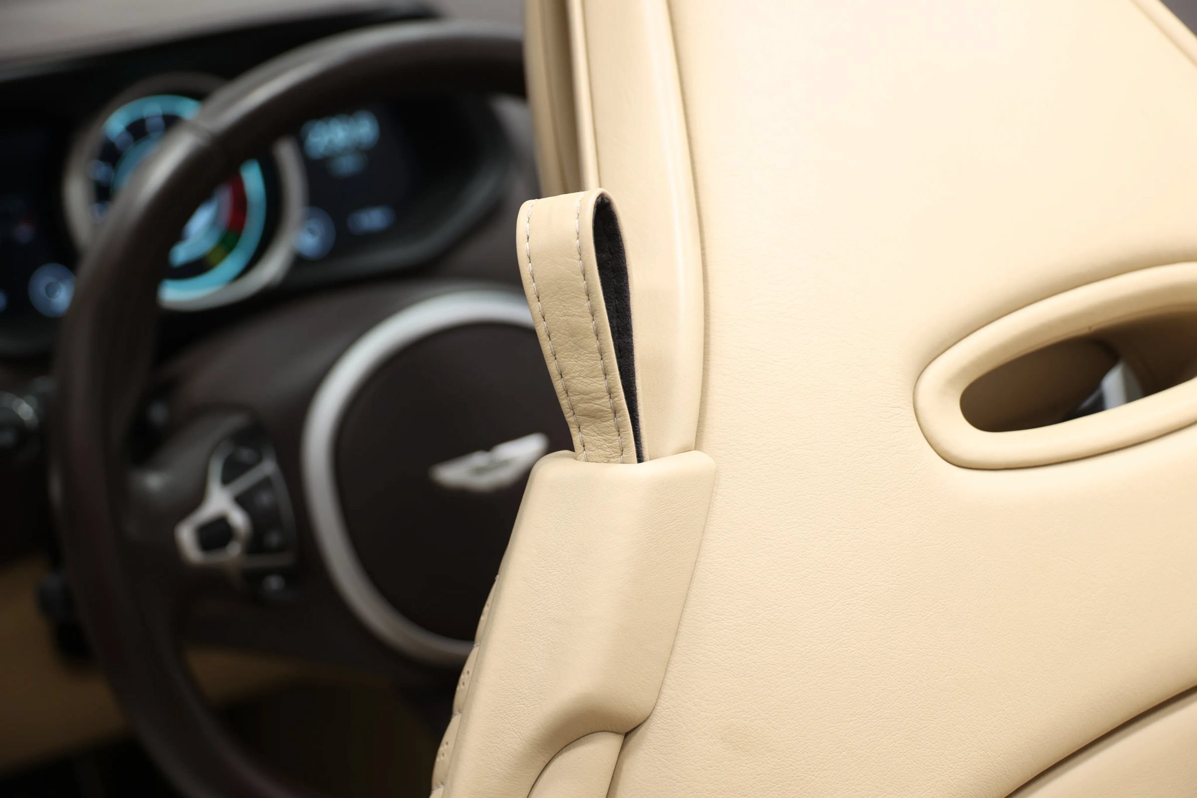 Used 2019 Aston Martin DB11 Volante RWD image 60
