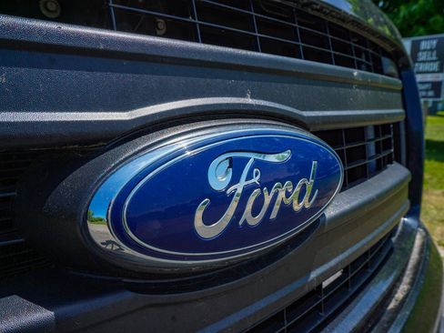 Used 2013 Ford F150 STX w/ Mid Equipment Group AWD/4WD image 10