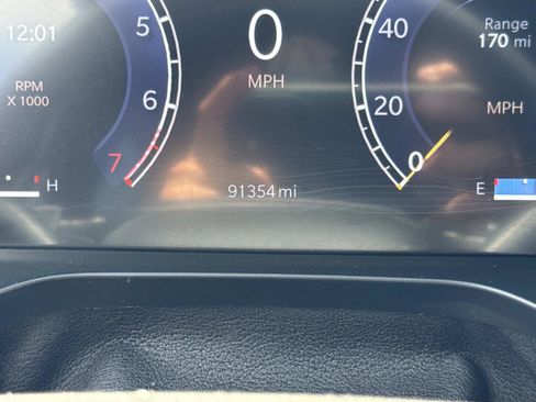 Used 2023 Jeep Grand Cherokee Limited RWD image 27
