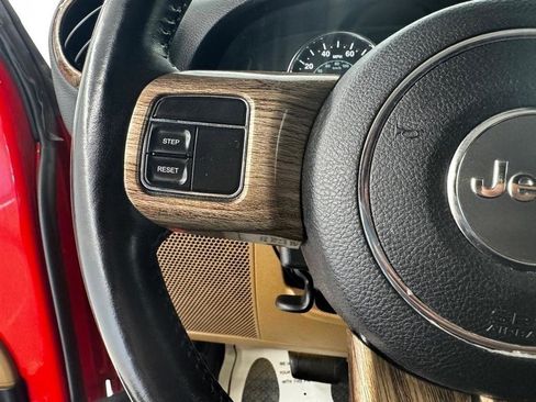 Used 2018 Jeep Wrangler Unlimited Sahara AWD/4WD image 17