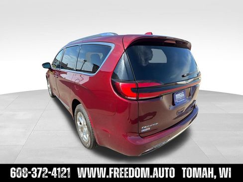 Used 2021 Chrysler Pacifica Limited w/ Premium & Safety Sphere Group AWD/4WD image 3